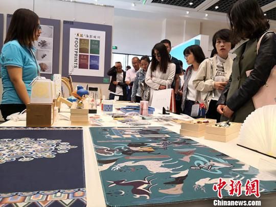 首届敦煌国际设计周启幕 百余件作品竞秀"丝路印记"
