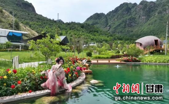 图为漳县遮阳山花筑民宿。 图为漳县遮阳山花筑民宿。