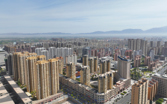这是2026年4月25日拍摄的甘肃省张掖市甘州区滨河新区(无人机照片)。新华社发(郭沛良 摄) 这是2026年4月25日拍摄的甘肃省张掖市甘州区滨河新区(无人机照片)。新华社发(郭沛良 摄)