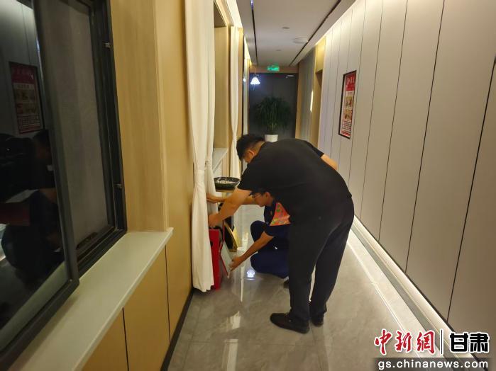 靖远各乡镇开展消防夜查行动(图1)