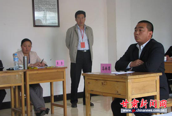 6月25日,甘南州委常委,组织部长席必泽对全州村官招录公务员面试