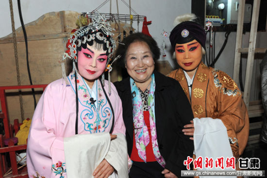 天水籍爱心企业家王建军邀请秦腔名家献艺家乡