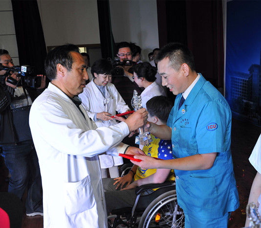 甘肃中医院融洗手步骤于舞蹈动作举办洗手舞大