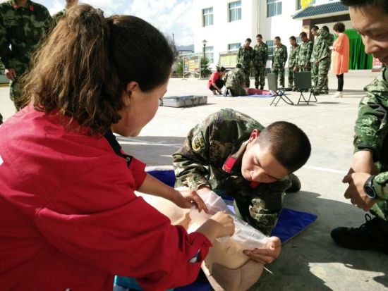 临潭红十字会为武警官兵量身定制急救培训方