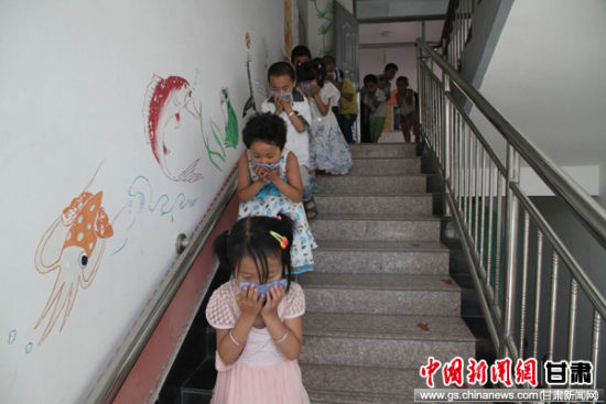 靖远县幼儿园消防演练 500名师生体验火场逃