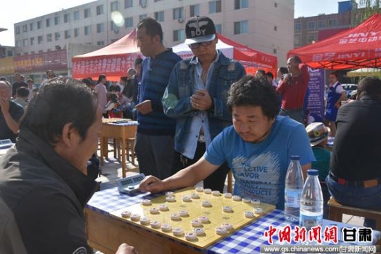 酒泉瓜州县象棋排位赛开赛 9轮积分赛决出棋王
