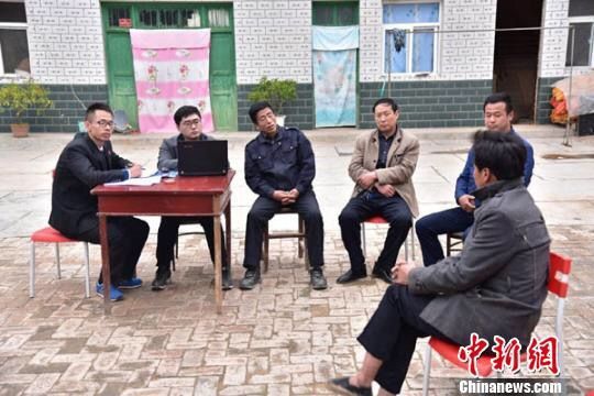 甘肃环县袖珍法庭娃娃法官纠纷化解在村头