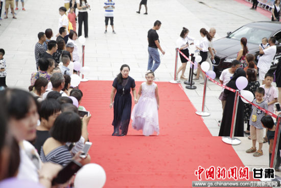甘肃大剧院艺术培训学校百位小明星红毯秀