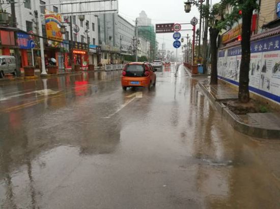 庆阳庆城县遭遇暴雨天气 8小时降水量达98.1毫