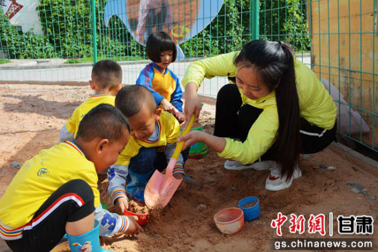 临夏永靖县90后幼师:耐心和专业知识同等重