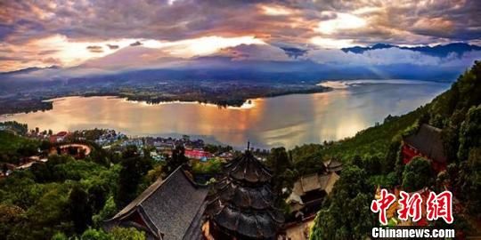图为四川省凉山彝族自治州风景. 钟欣 摄