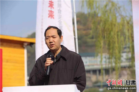 图为兰州市粮食和物资储备局党组书记,局长杨盛泉致辞.史静静 摄