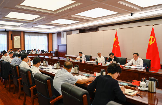 甘肃省委常委会召开会议 省委书记尹弘主持