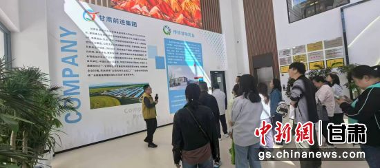 ͼΪ��������������Դ����ᱣ�Ͼ������������2025�ꡰԴ���ô�ҵ����Դ�Խӷ��񼾡�������ʹ�����ƽ̨����Ӫ��֯��ѵ��Ա����ҵ����ʵ�ع�Ħ��