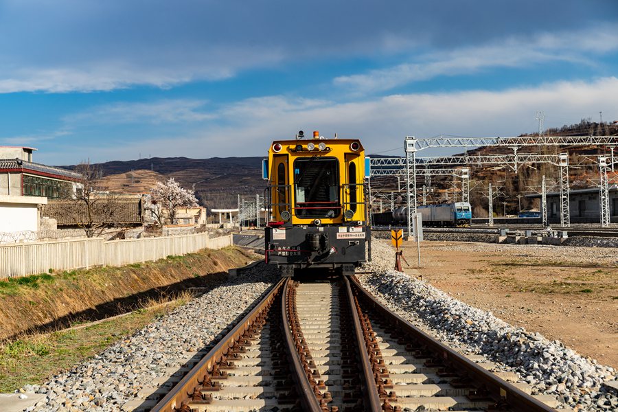 兰渝铁路甘肃段首次开展集中修